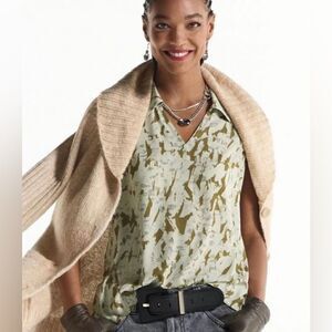 Cabi Flurry Top in an Olive & Cream Abstract Pattern. Size Large. NWOT